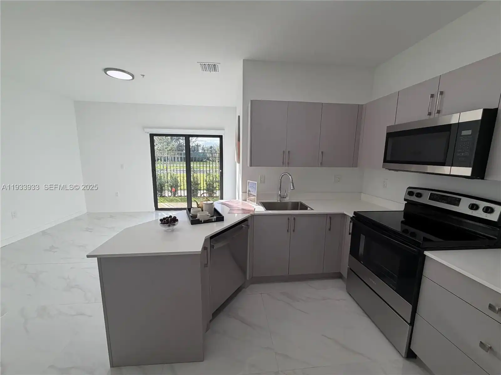 2308 E 4th ave # 208, Hialeah FL 33013