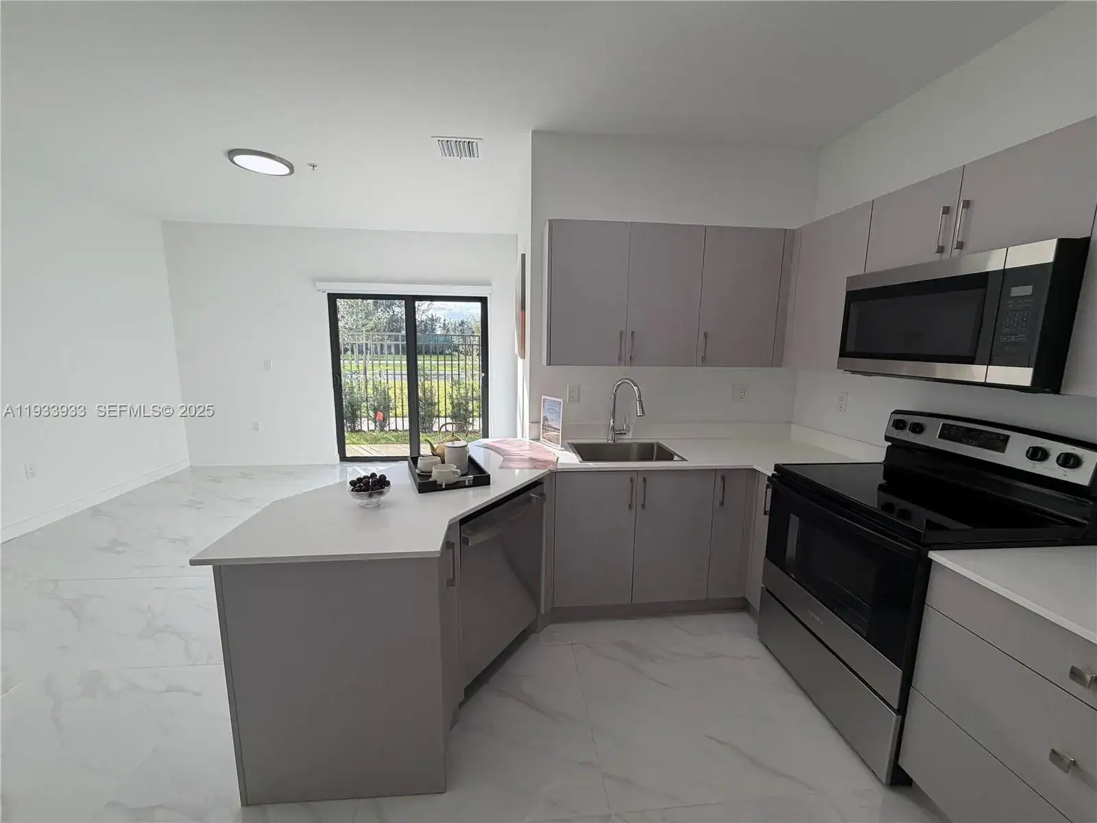 2308 E 4th ave # 208, Hialeah FL 33013
