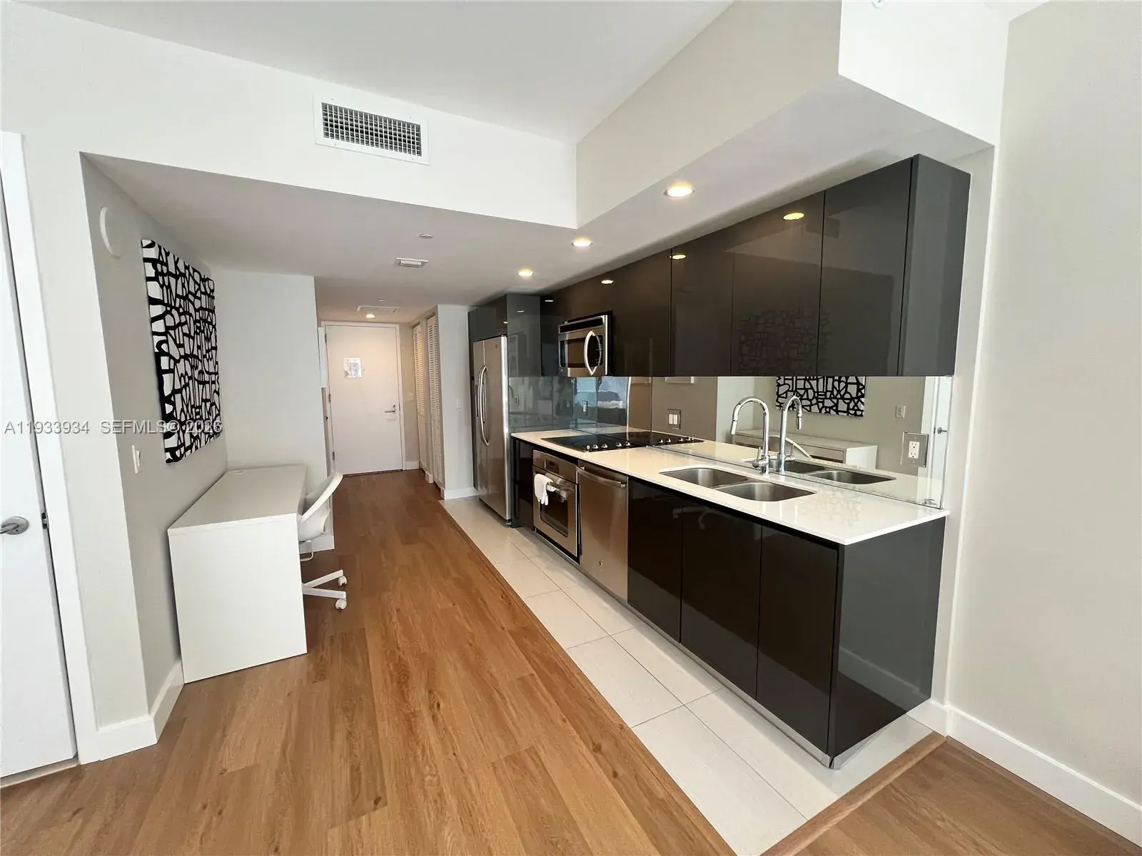 31 SE 6th St # 703, Miami FL 33131