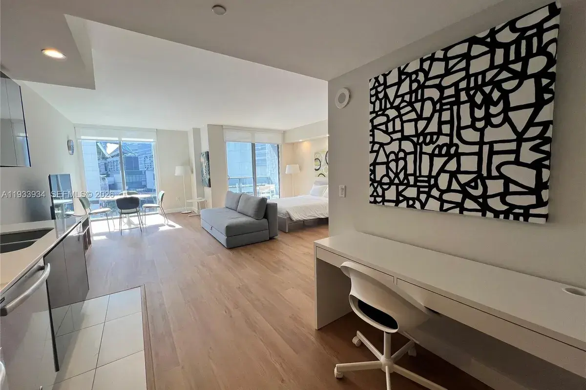 31 SE 6th St # 703, Miami FL 33131