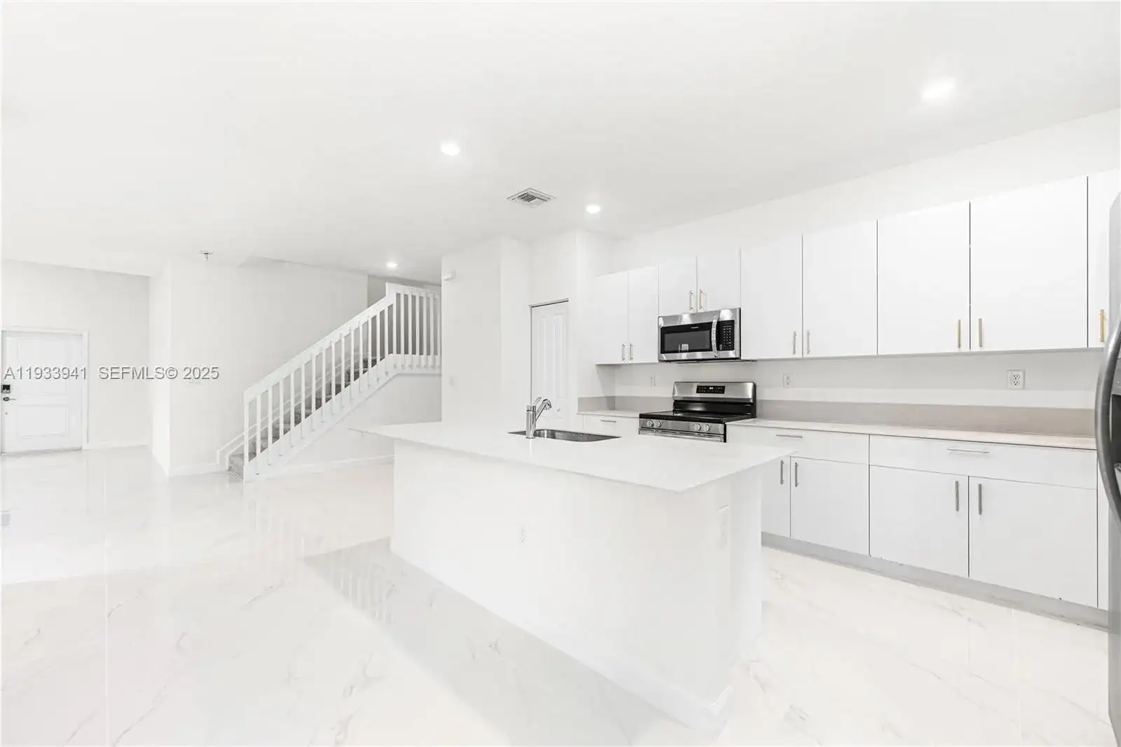 2209 SE 30th St, Homestead FL 33035 photo 5