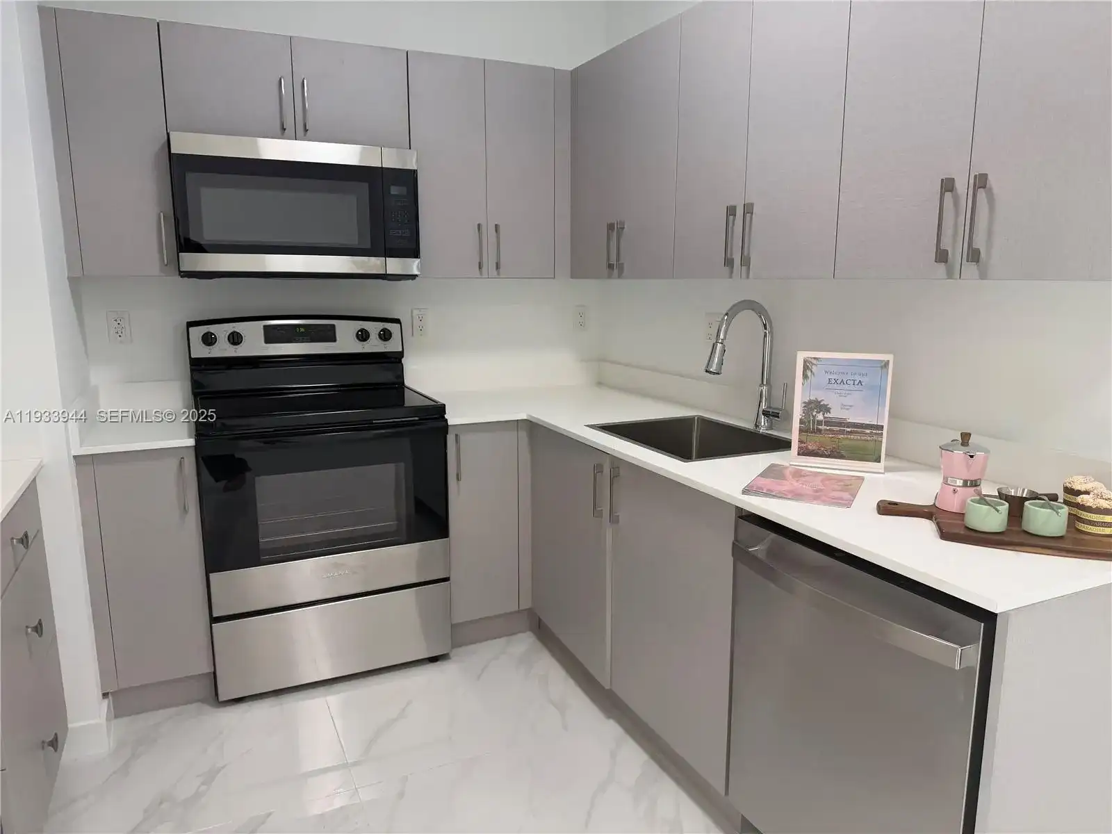 2306 E 4th ave # 303, Hialeah FL 33013