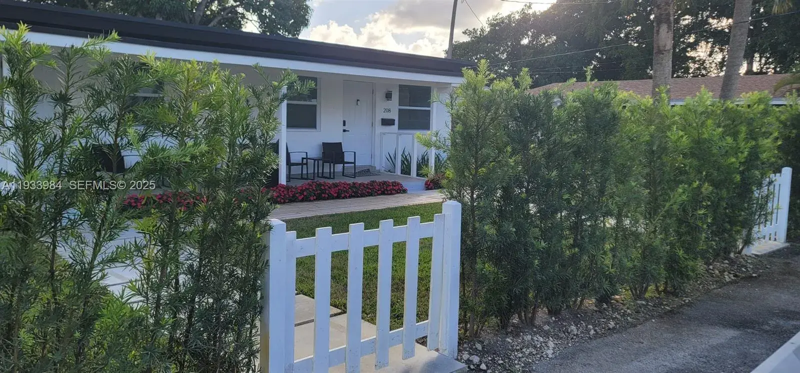 208 SE 4th St # 2, Hallandale Beach FL 33009