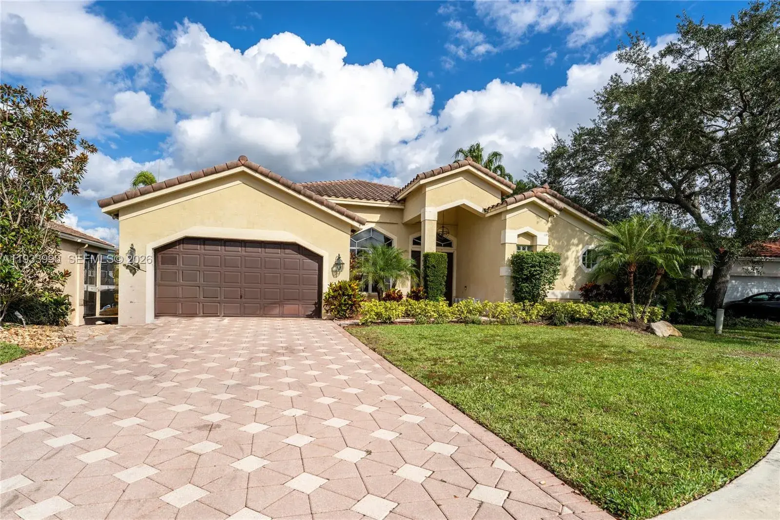 2994 Oakbrook Dr, Weston FL 33332