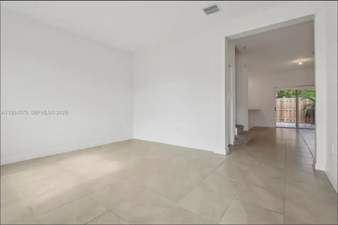 2645 SE 17th St, Homestead FL 33035 photo 2