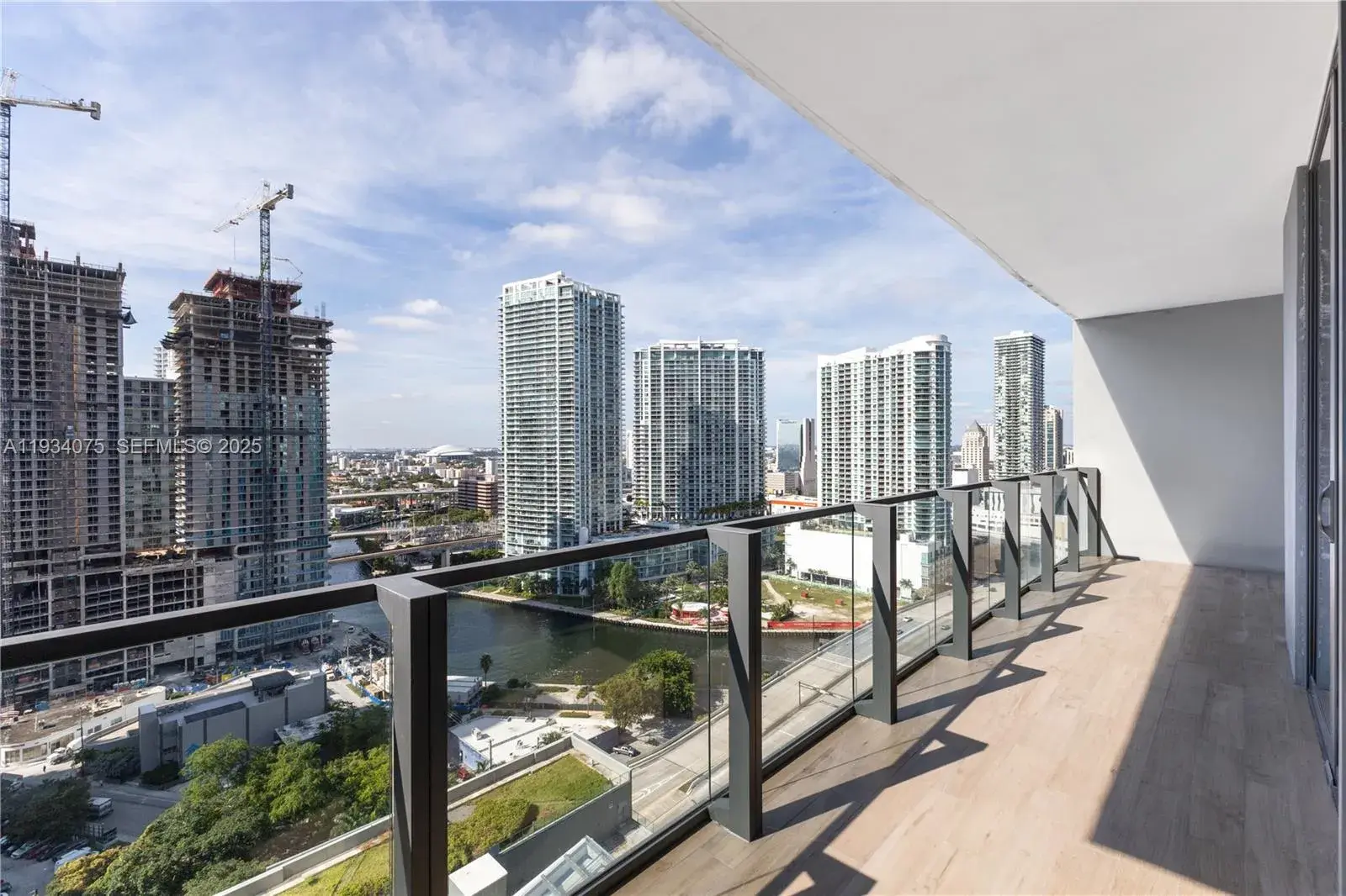 68 SE 6th St # 2006, Miami FL 33131