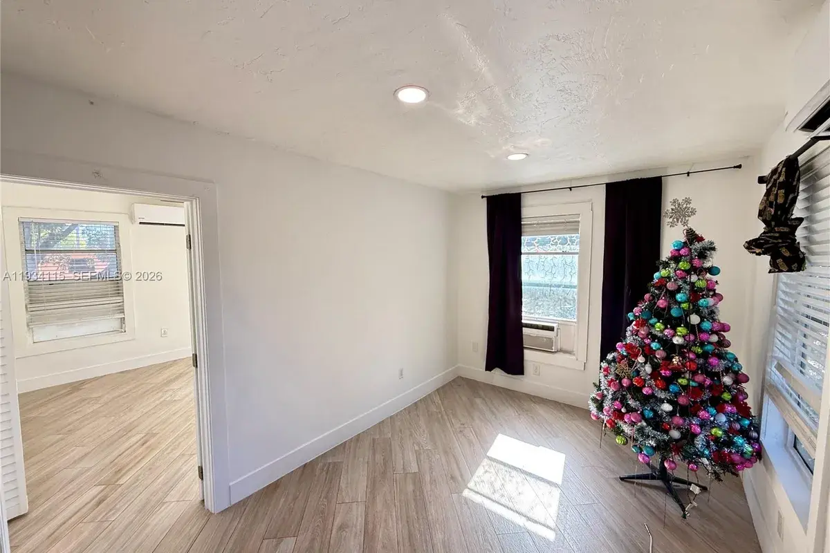 29 NW 28th St, Miami FL 33127