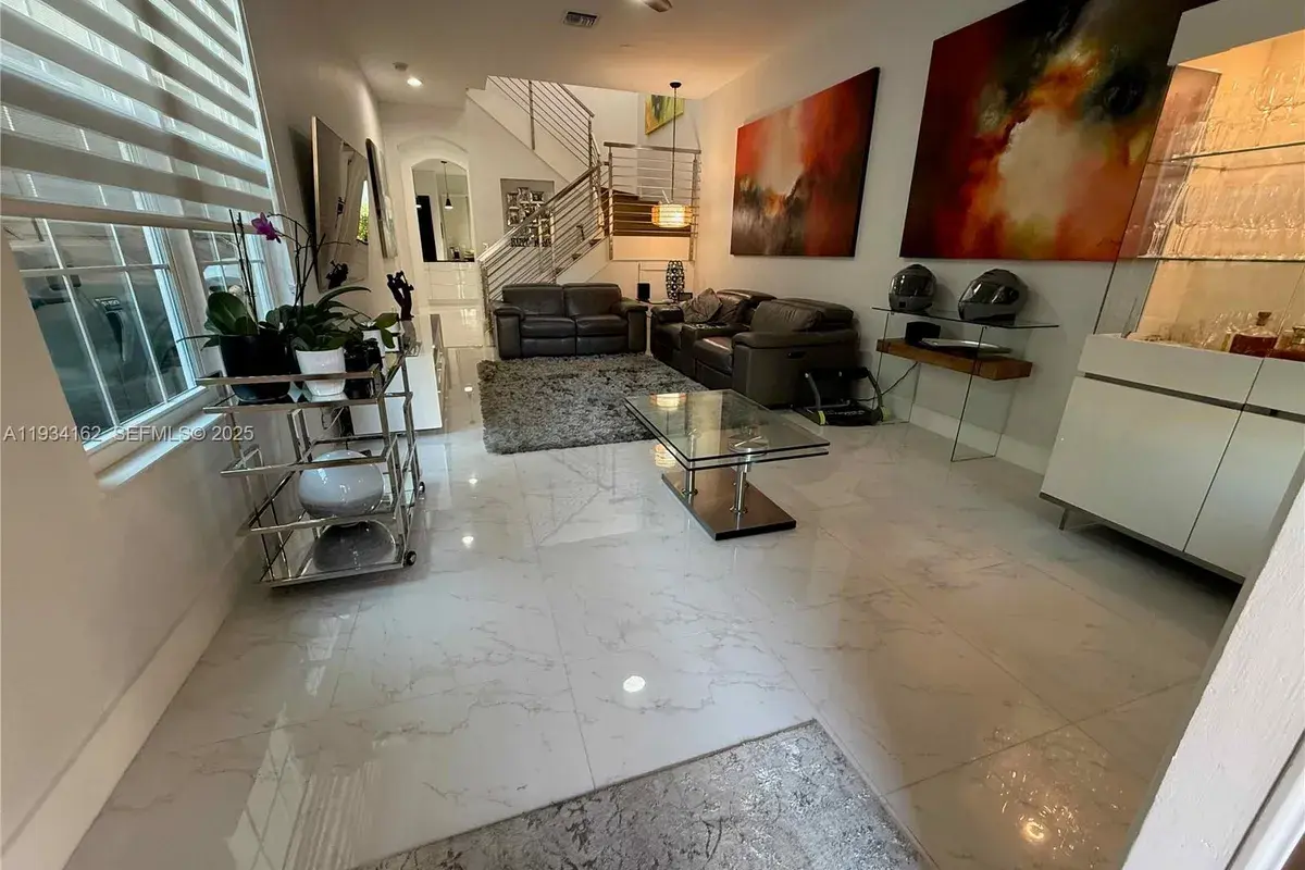 6923 Julia Gardens Dr, Coconut Creek FL 33073