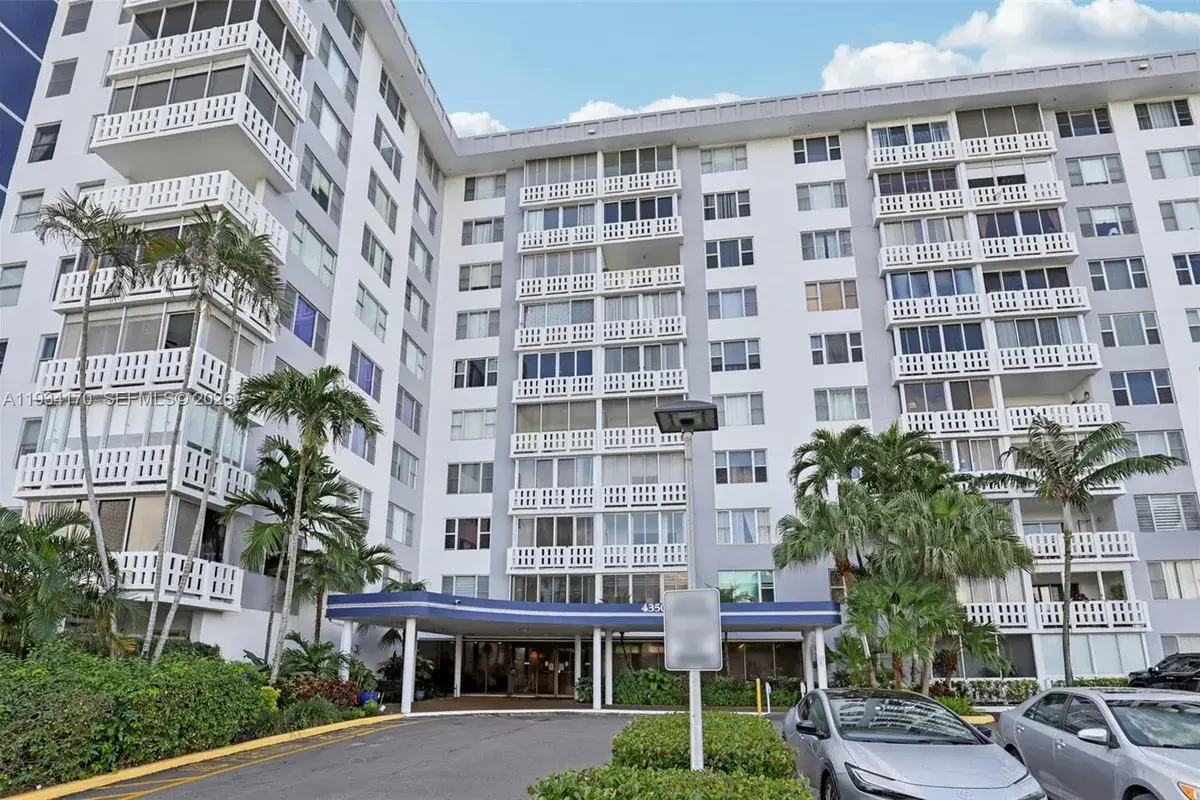 4350 Hillcrest Dr # 702, Hollywood FL 33021