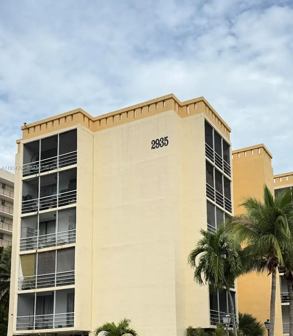 2935 NE 163rd St # 3P, North Miami Beach FL 33160 photo 2