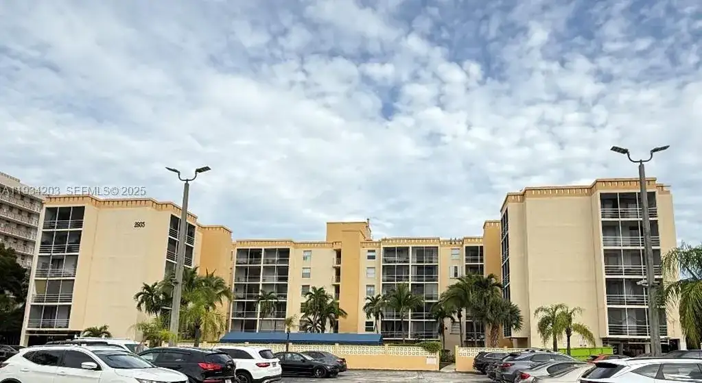 2935 NE 163rd St # 3P, North Miami Beach FL 33160 photo 3