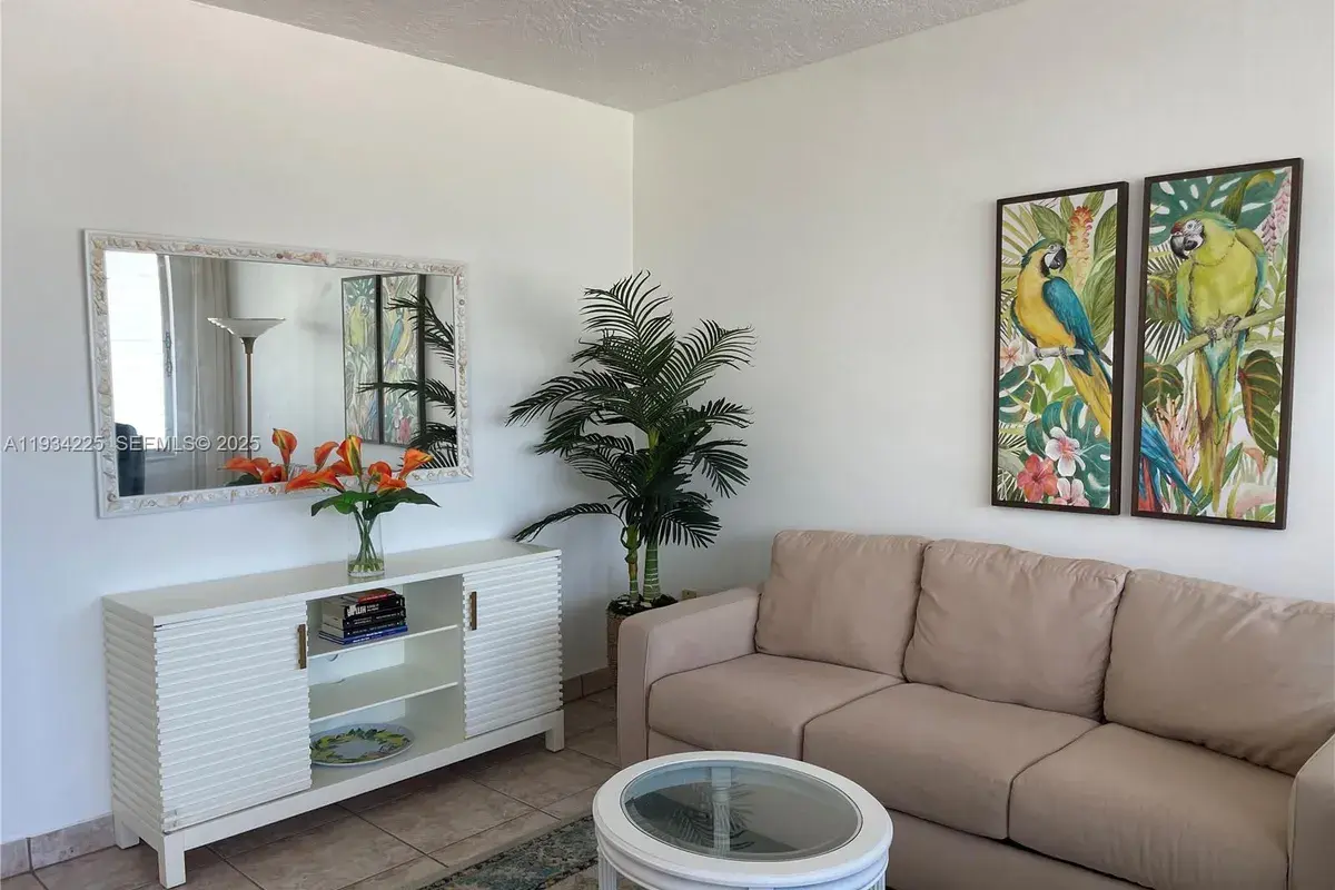 3177 S Ocean Dr # 321, Hallandale Beach FL 33009