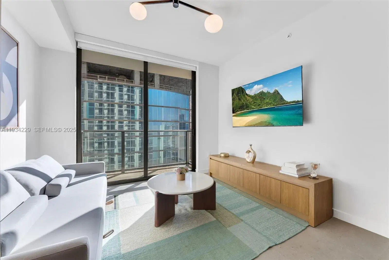 11 NE 6th ave # 2403, Miami FL 33132