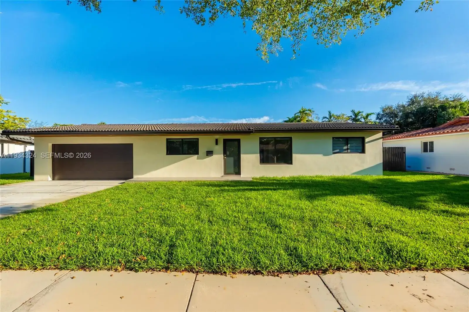 14515 Mahogany Ct, Miami Lakes FL 33014 photo 2