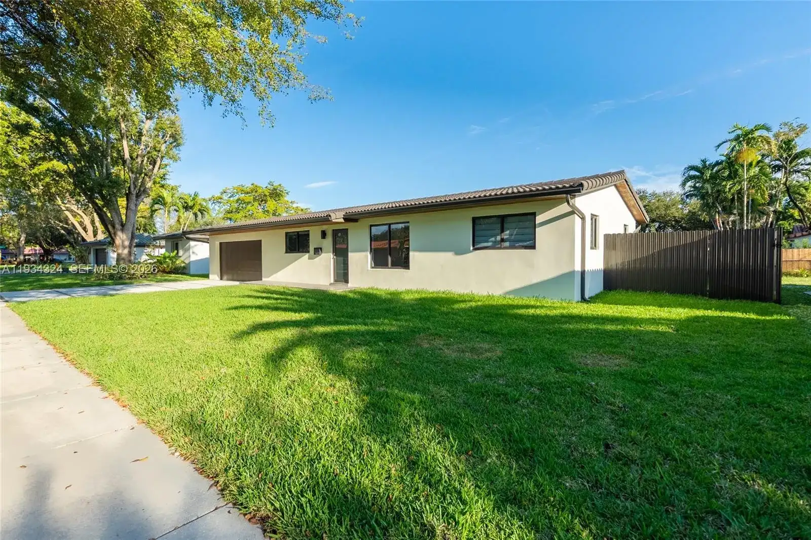 14515 Mahogany Ct, Miami Lakes FL 33014 photo 4