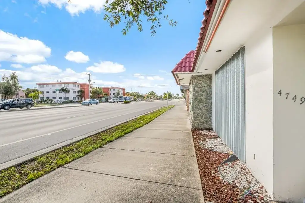 4749 Hollywood Blvd, Hollywood FL 33021 photo 3