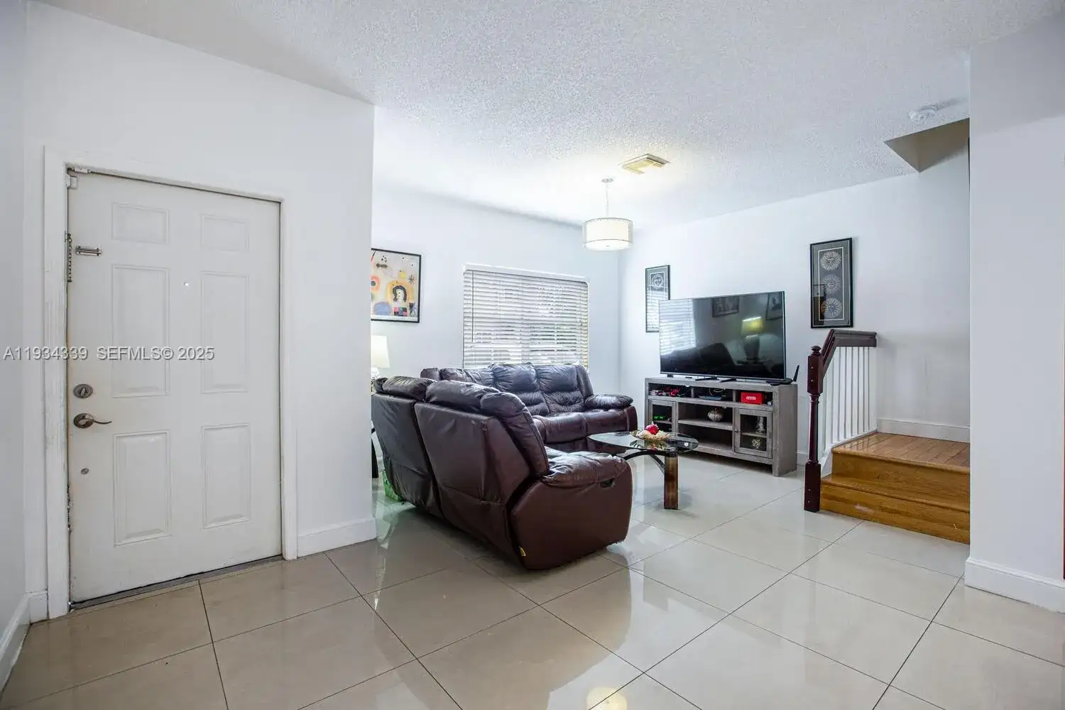 16618 NW 73rd Ave, Miami Lakes FL 33014 photo 2