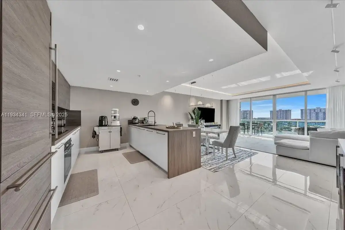 400 Sunny Isles Blvd # 718, Sunny Isles Beach FL 33160 photo 4