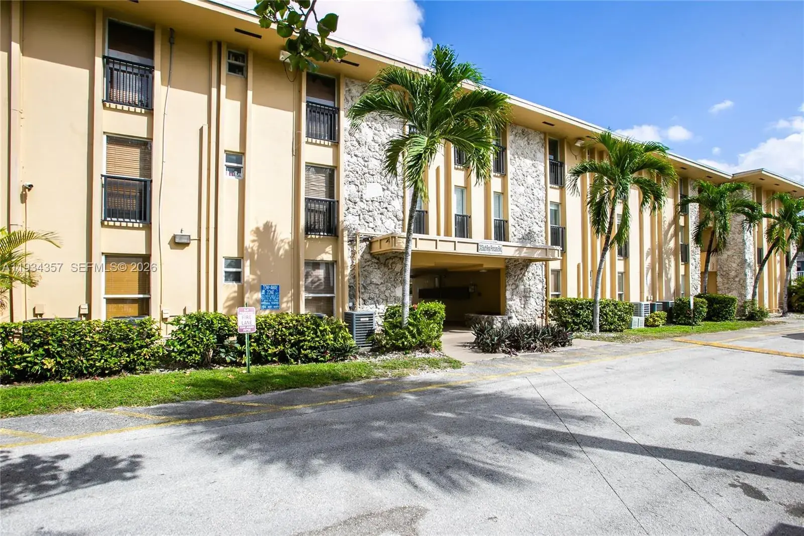 1 S Royal Poinciana Blvd, Miami Springs FL 33166