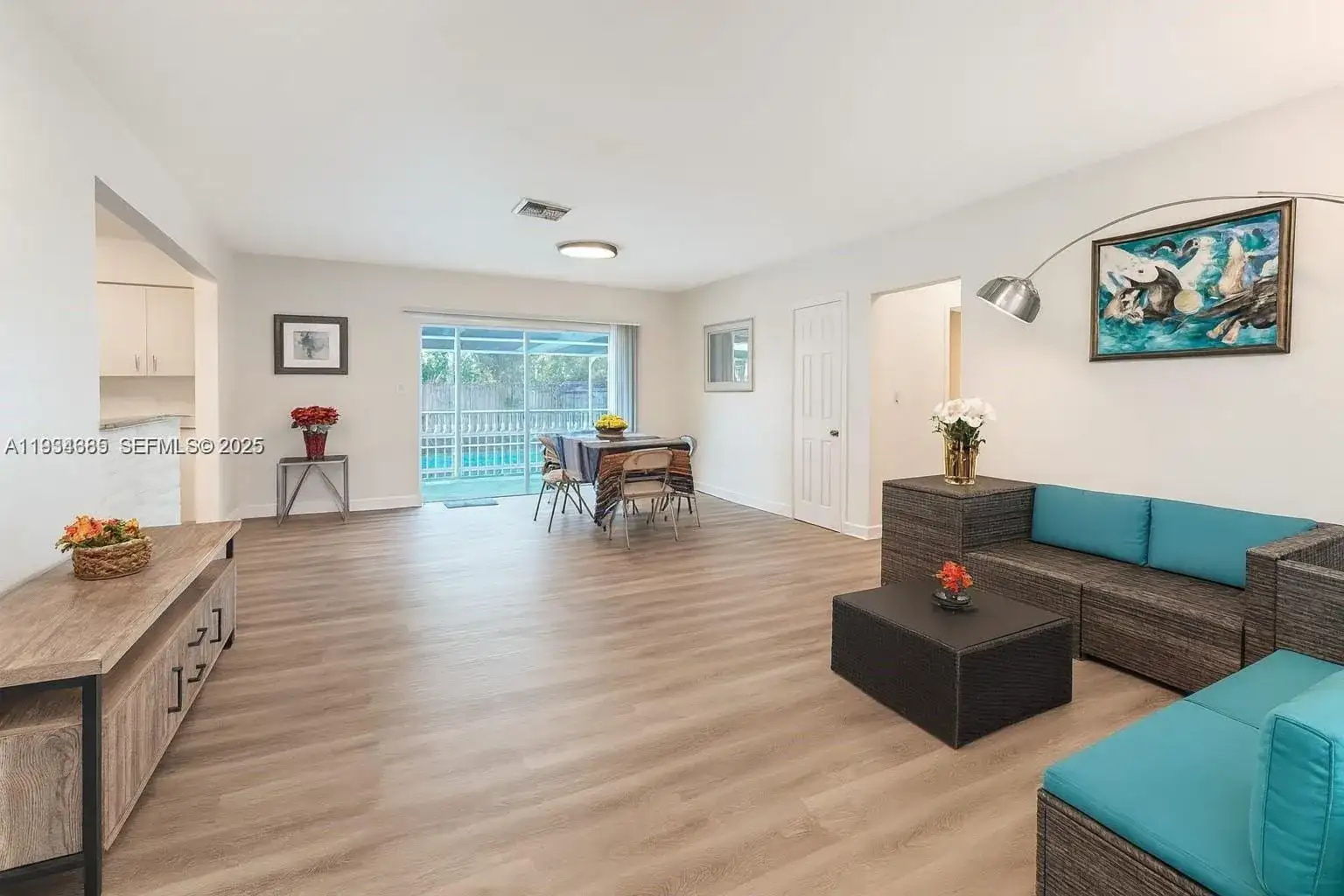 535 NE 158th St, Miami FL 33162 photo 2