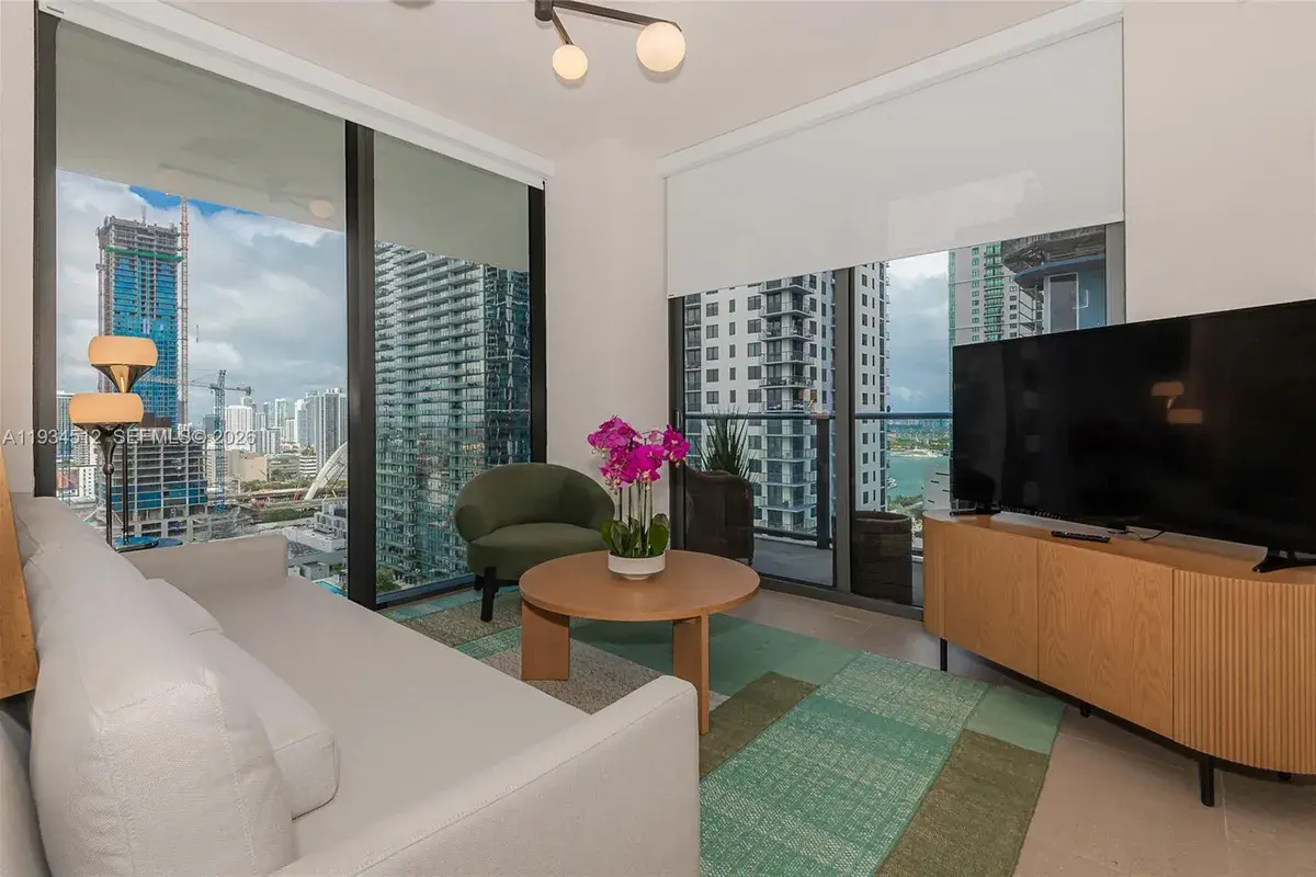 11 NE 6 ST # 2501, Miami FL 33132
