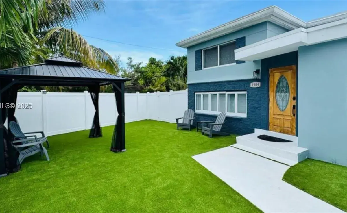 1904 SW 28th St, Fort Lauderdale FL 33315