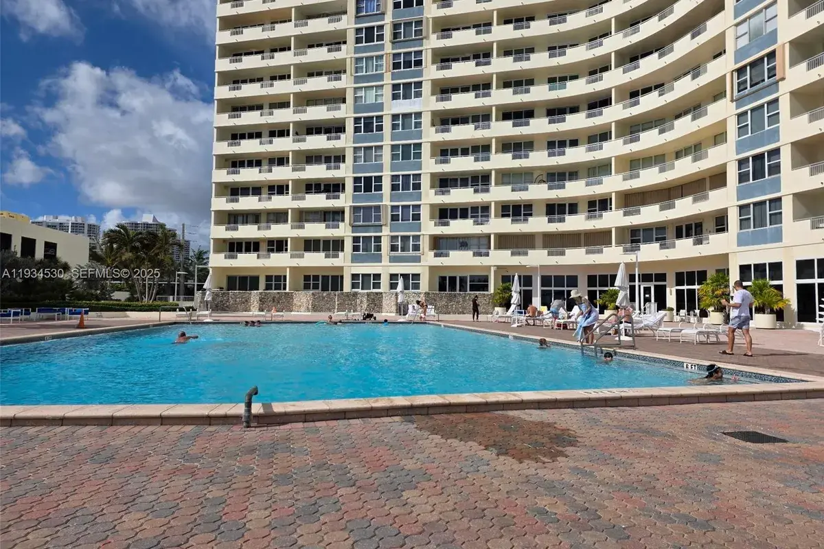 3180 S Ocean Dr # 1617, Hallandale Beach FL 33009