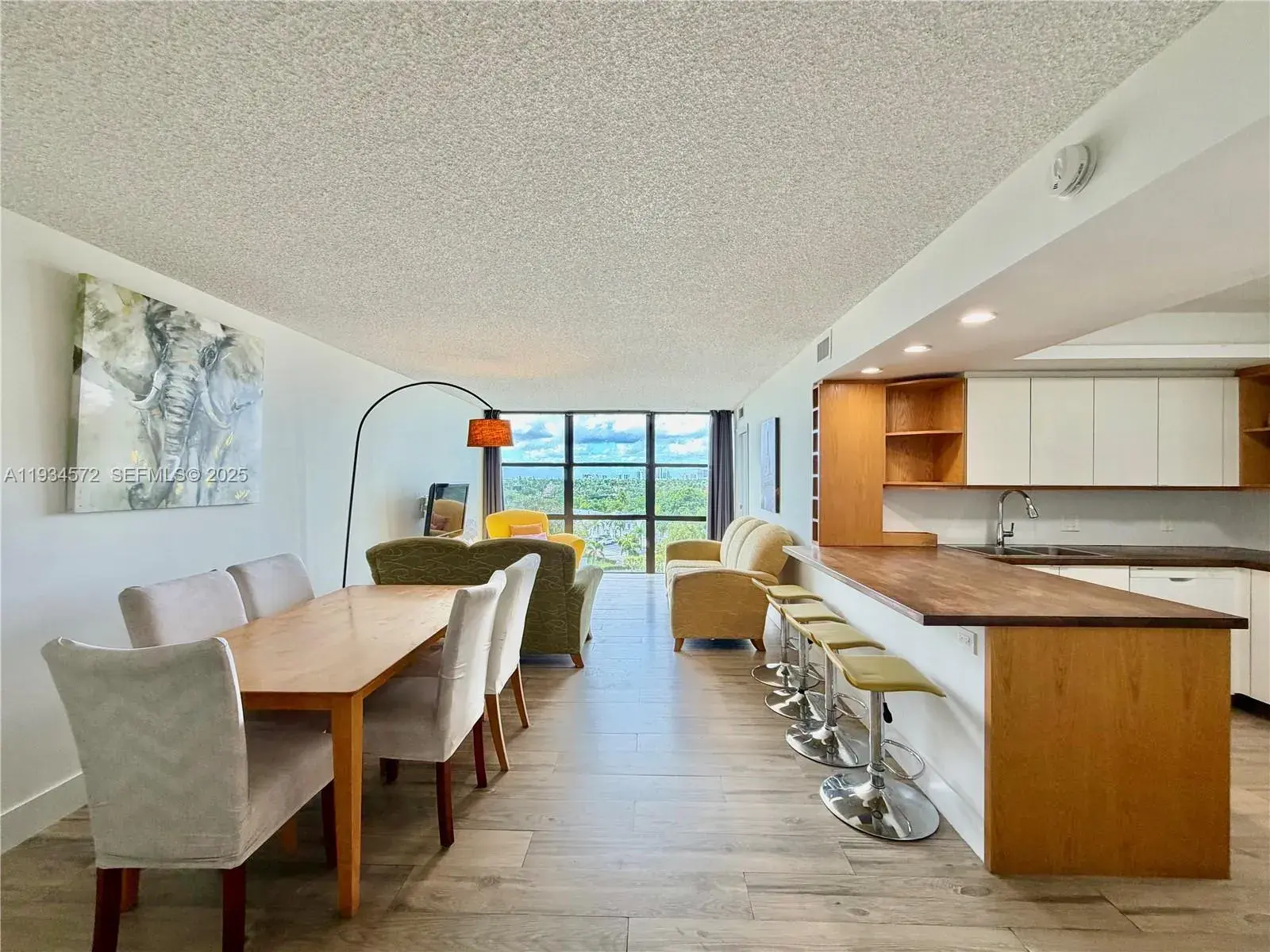 1000 Parkview Dr # 723, Hallandale Beach FL 33009