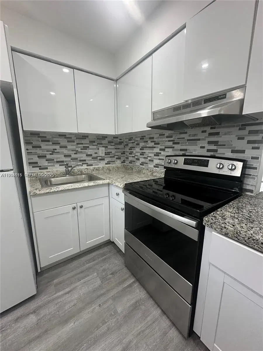 2800 NE 203rd St # 10, Aventura FL 33180