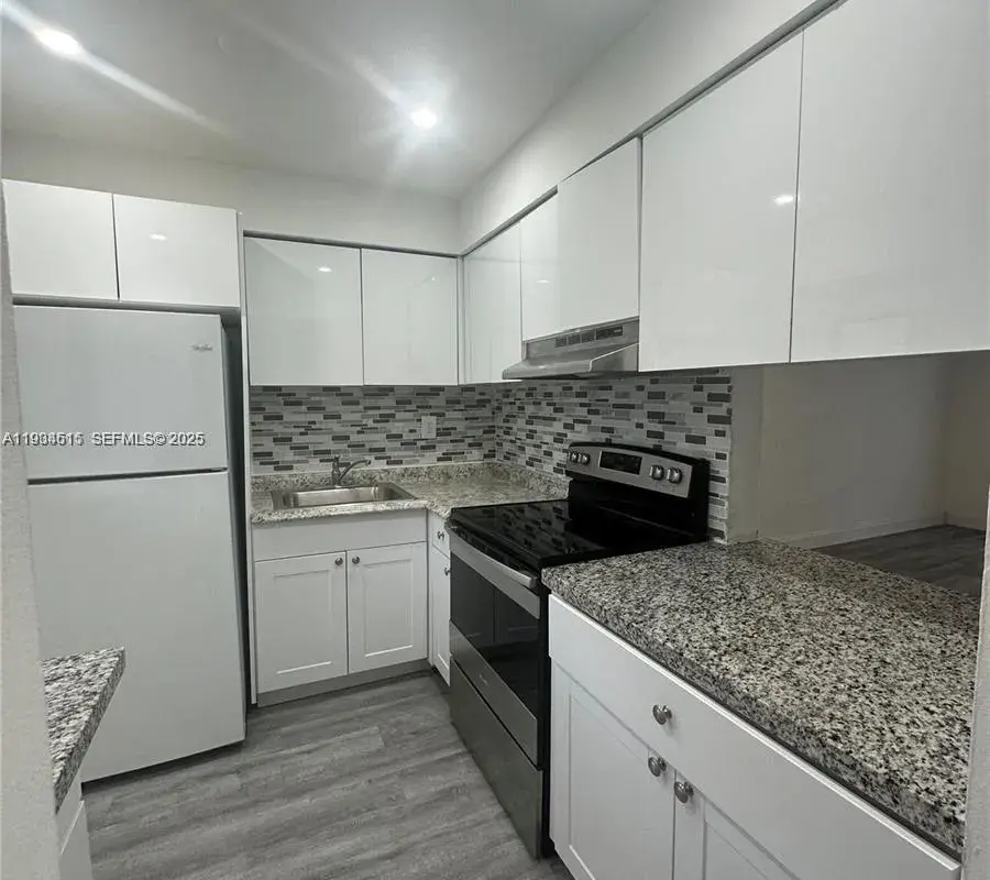 2800 NE 203rd St # 10, Aventura FL 33180