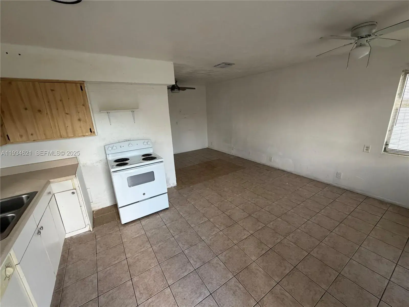 101 SW 4th Ave, Hallandale Beach FL 33009