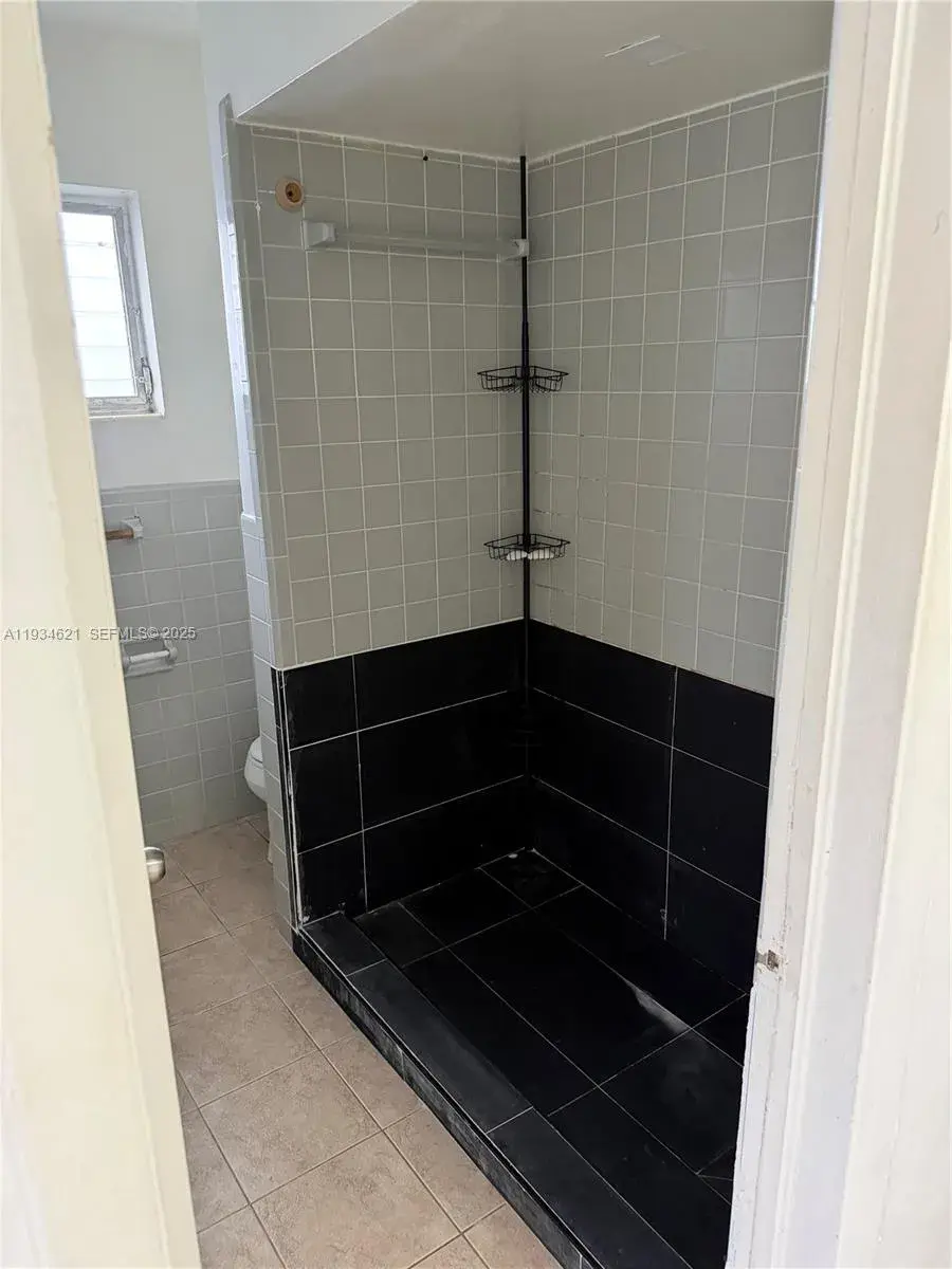 101 SW 4th Ave, Hallandale Beach FL 33009