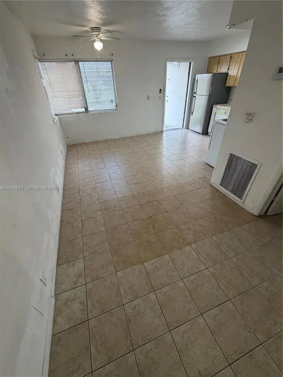 101 SW 4th Ave, Hallandale Beach FL 33009
