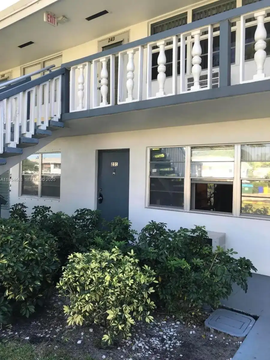 243 Sheffield J # 243, West Palm Beach FL 33417 photo 2