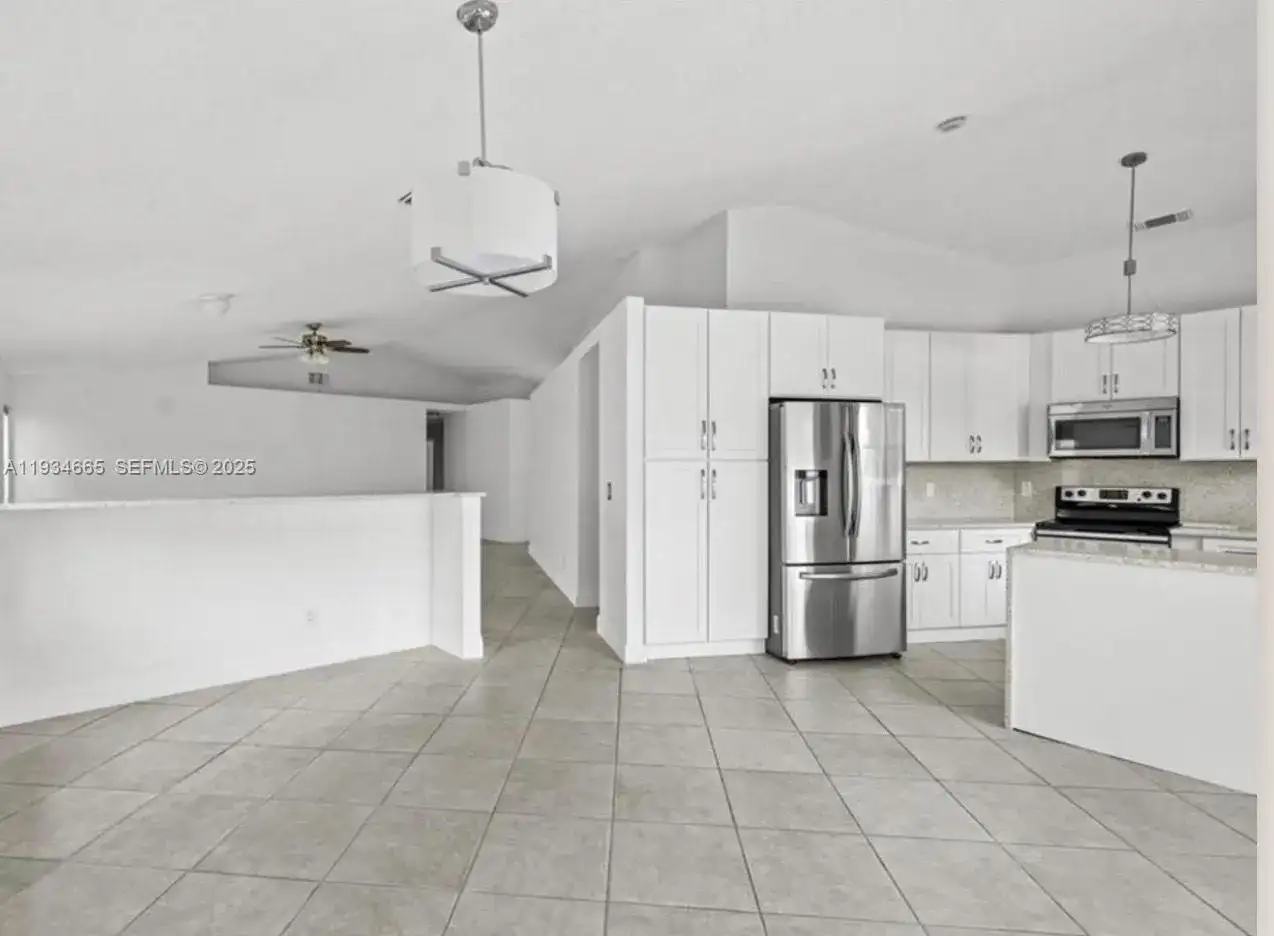 1975 NW 191st Ave, Pembroke Pines FL 33029 photo 2