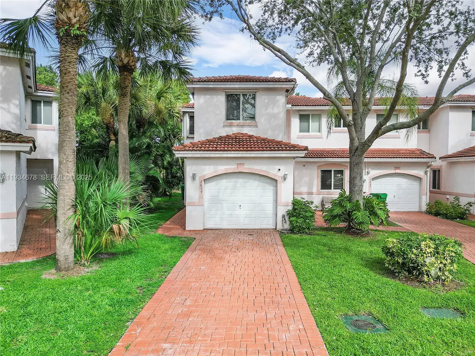7659 Tamarac Island Circle, Tamarac FL 33321