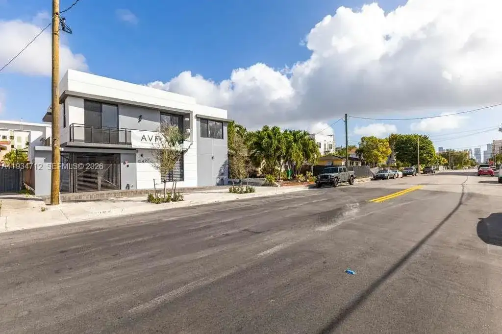 1547 NW 2nd St # 202, Miami FL 33125 photo 2