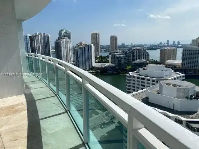 950 Brickell Bay Dr # 2711, Miami FL 33131 photo 4