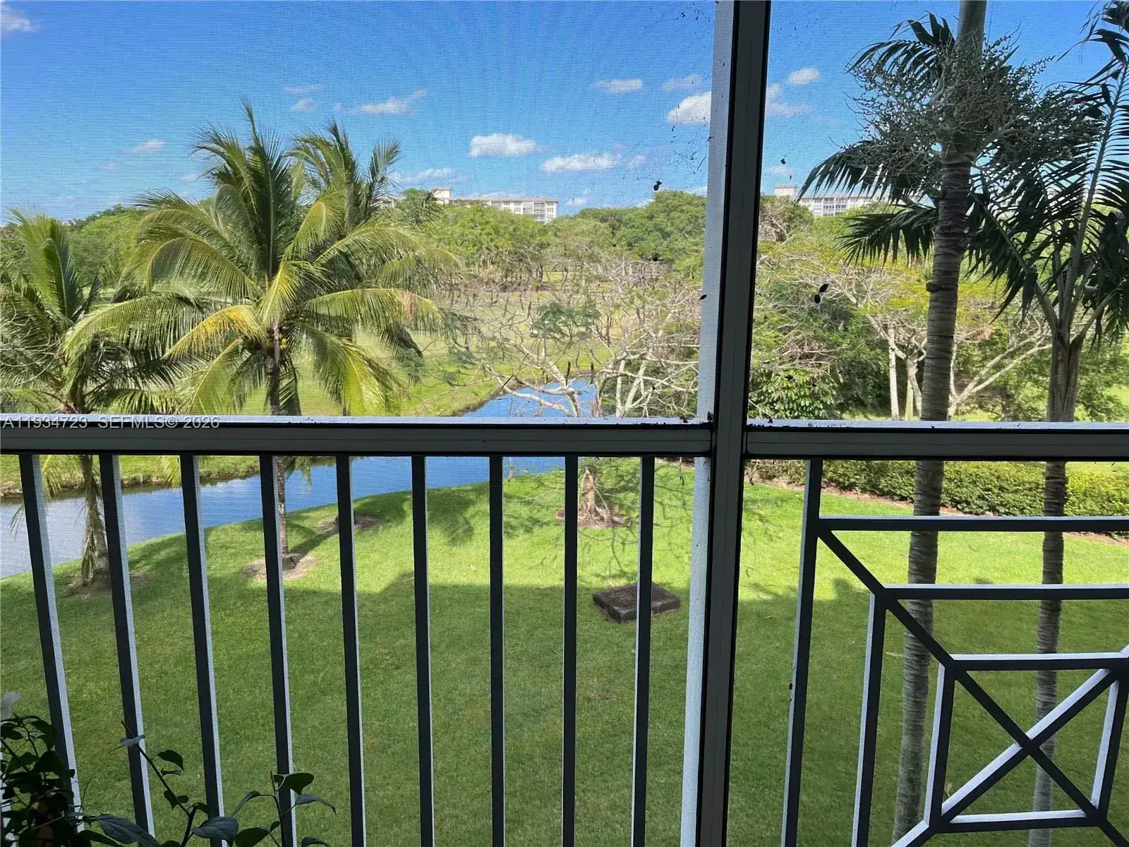 3500 Oaks Clubhouse Dr # 308, Pompano Beach FL 33069 photo 5
