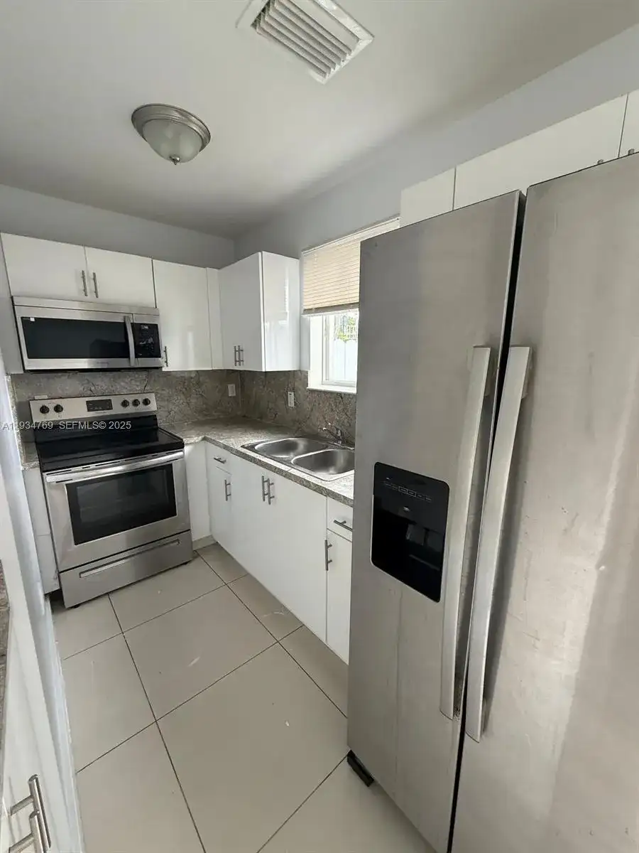 2121 NW 72nd # 2121, Miami FL 33147 photo 5