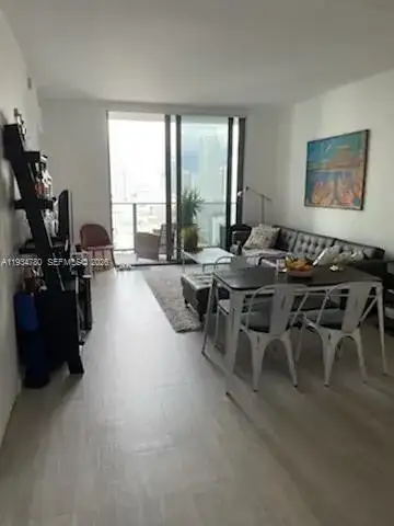 45 SW 9th St # 3210, Miami FL 33130 photo 2
