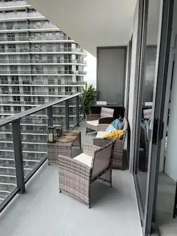 45 SW 9th St # 3210, Miami FL 33130 photo 3