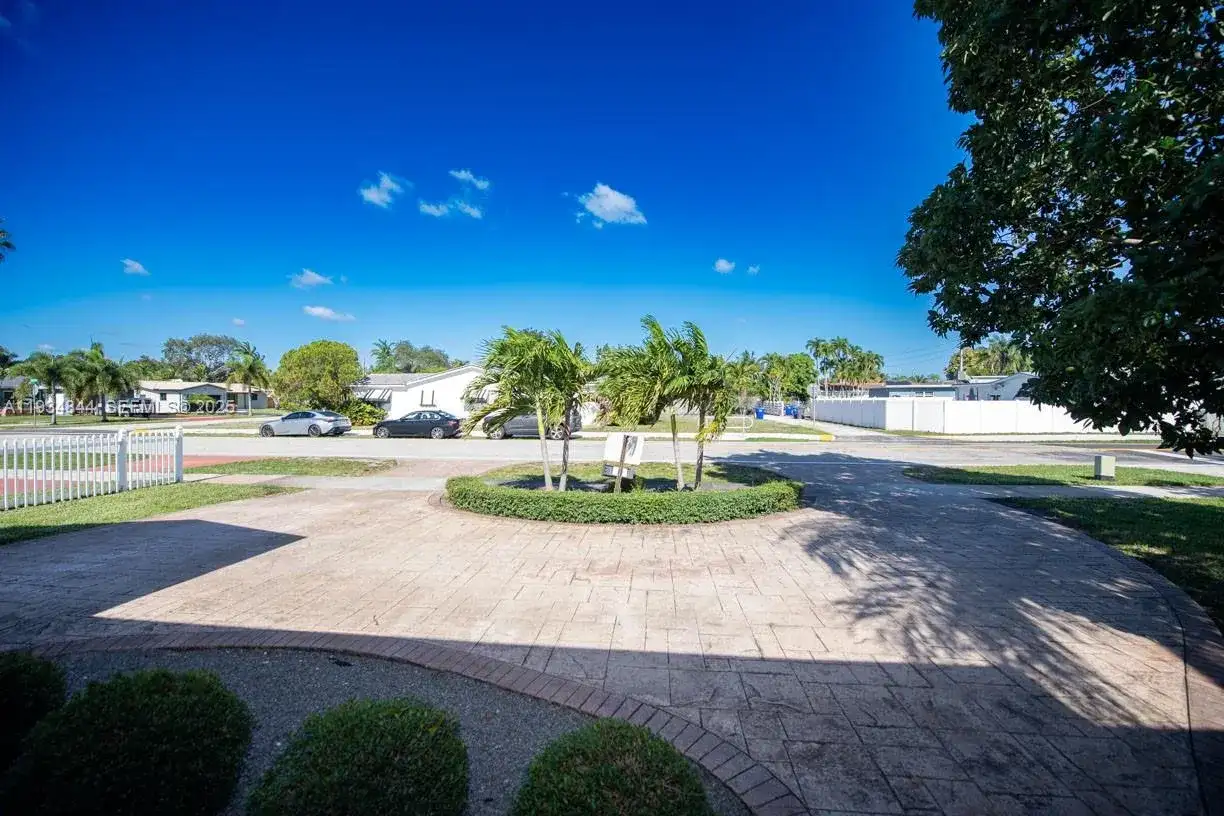 5012 Taft St, Hollywood FL 33021 photo 2