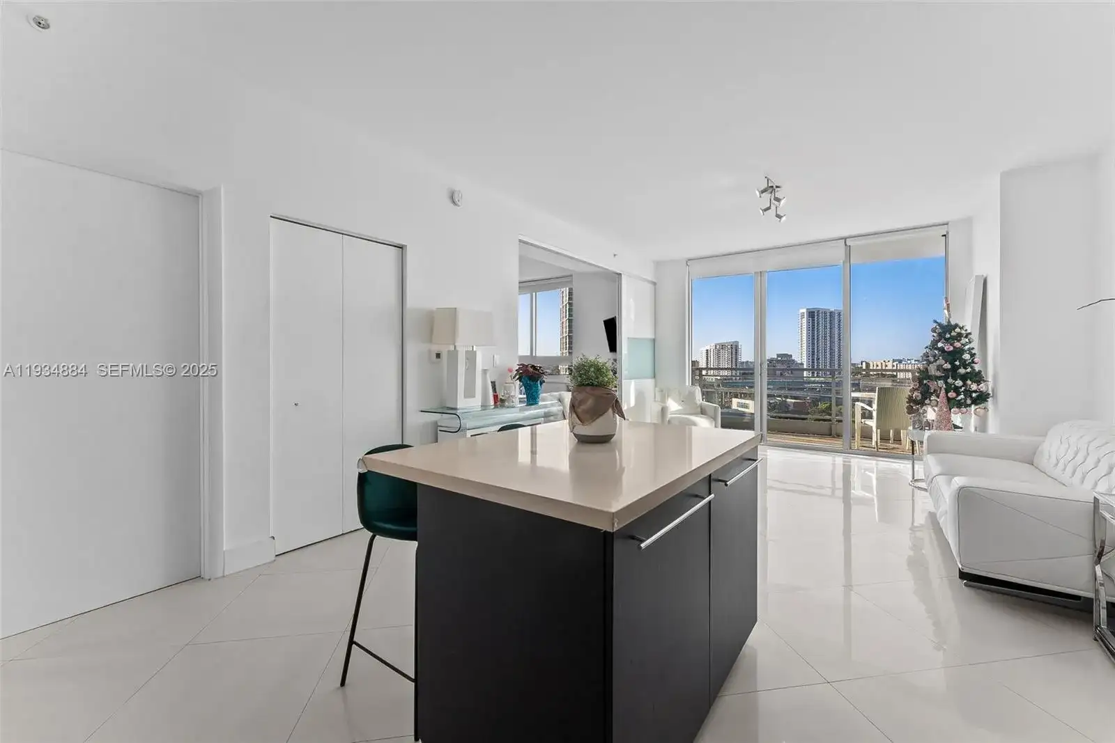 90 SW 3rd St # 1410, Miami FL 33130 photo 3