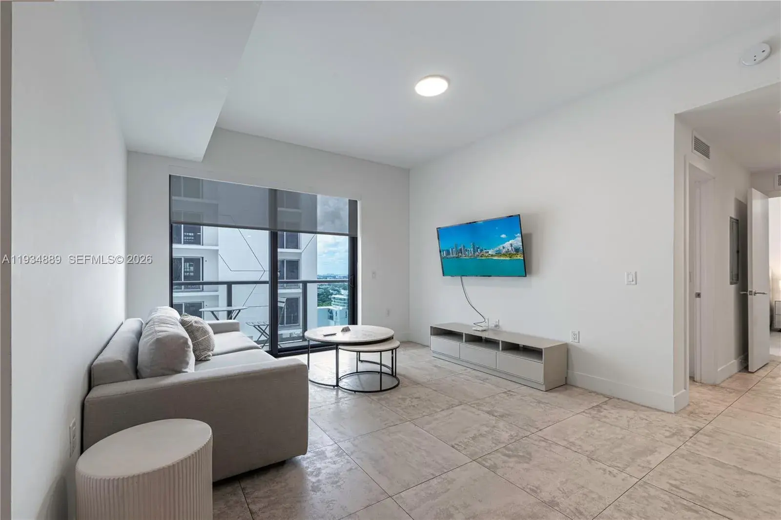 239 SW 9th St # 2103, Miami FL 33130