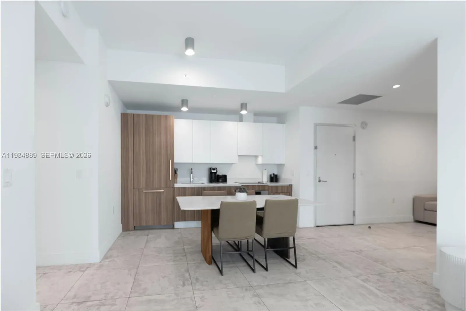 239 SW 9th St # 2103, Miami FL 33130
