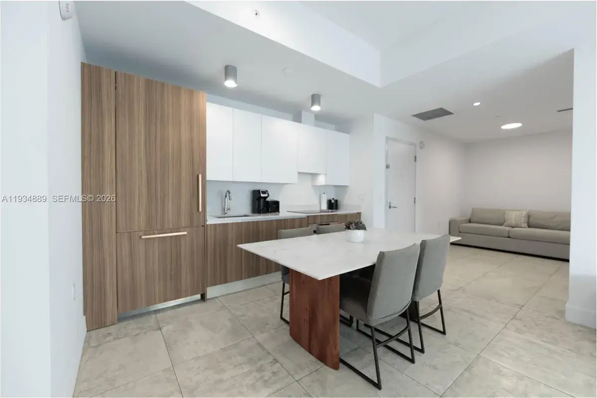 239 SW 9th St # 2103, Miami FL 33130