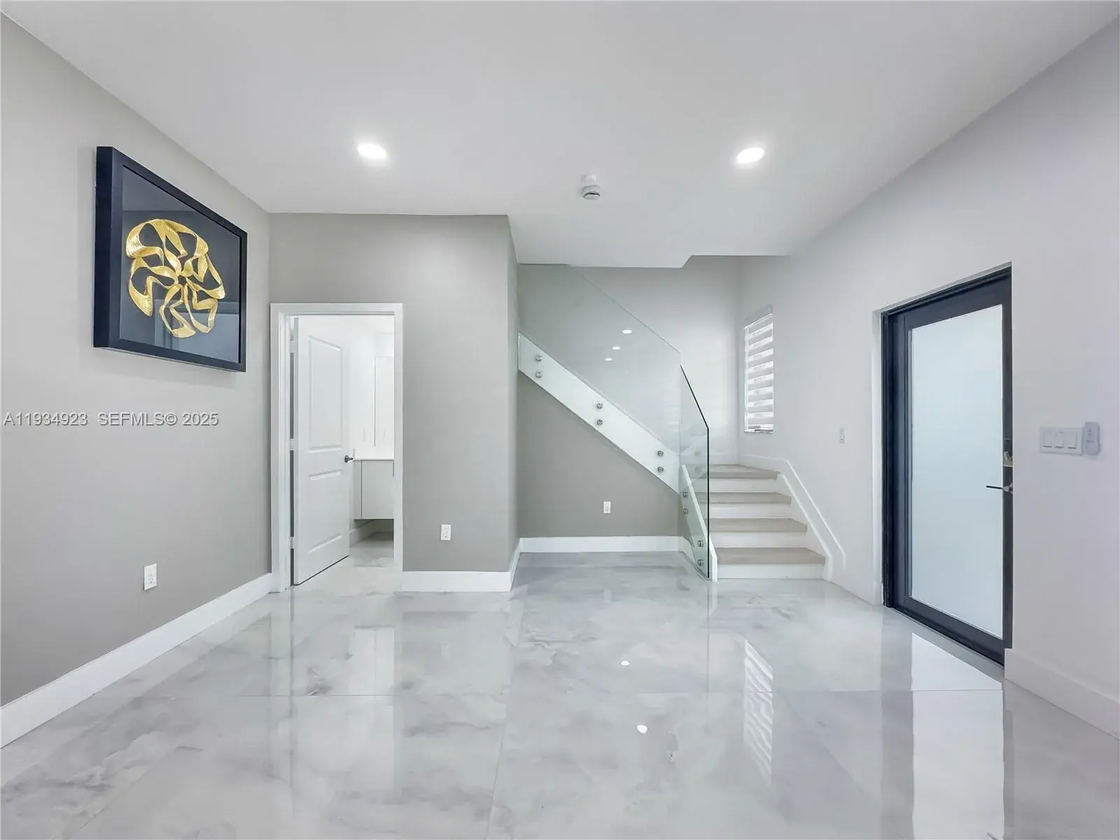 8206 NW 43rd St, Doral FL 33166