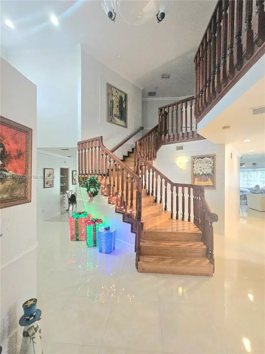 16422 NW 83rd Pl, Miami Lakes FL 33016