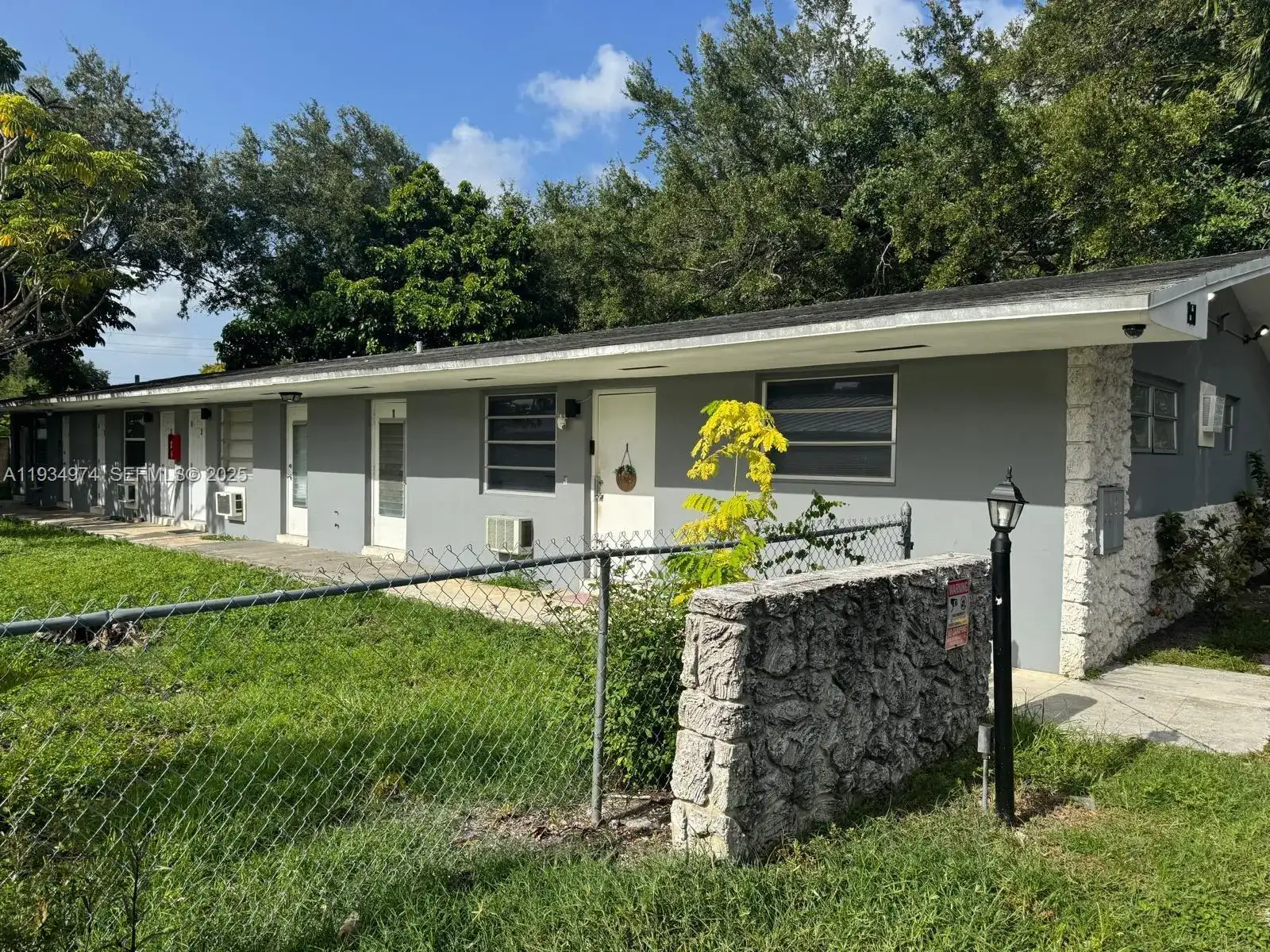 151 NW 164th St, Miami FL 33169 photo 2
